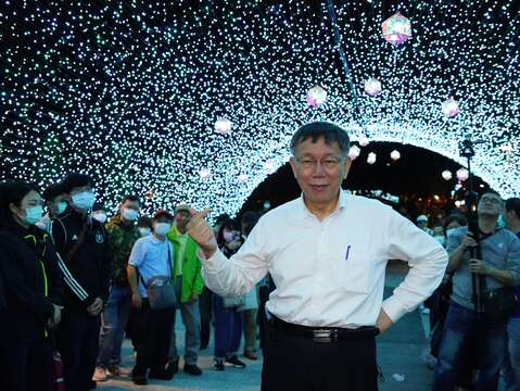 出口音樂節-市長手比愛心_劉佳雯攝_爵士廣場