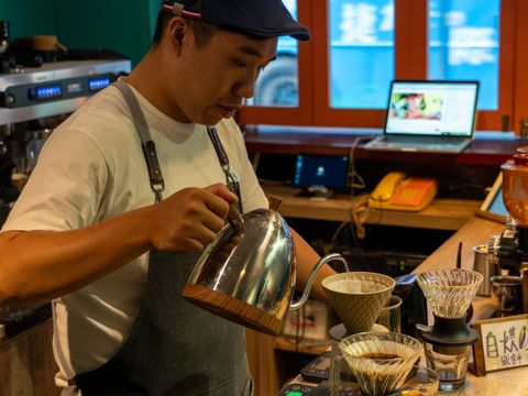 深夜咖啡Vis_cafe借問站提供像家的溫暖服務