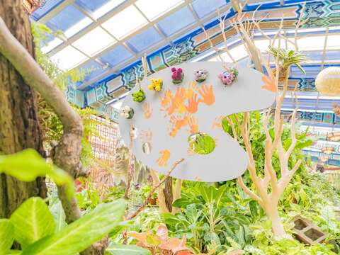 「童畫」呈現花與畫的童趣展演