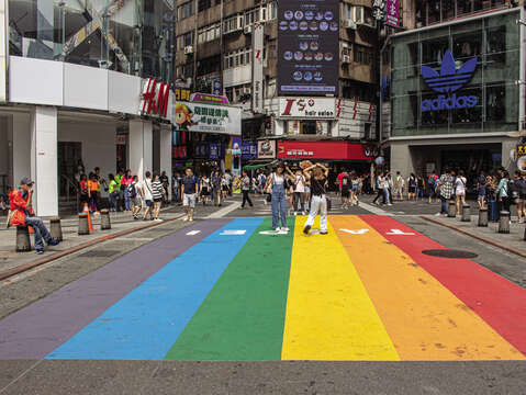 台北の流行やLGBTQ文化に触れるなら西門町を散策しましょう。(写真 / Supasit Chantranon)