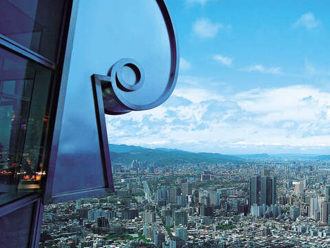 世界一高いグリーンビルディングである台北101へ足を運び、美しい景色を堪能しましょう！（写真/台北市観光伝播局）