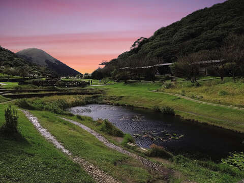 Get away from the city hustle and experience the sunrise on Yangmingshan. (Photo/Yenping)