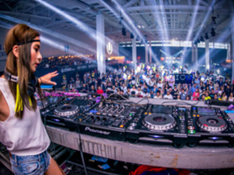【X-site開幕典禮暨浩．室音樂】X-site Opening Ceremony and House Music Event    地點：正門廣場