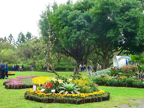 逛完永康商圈，亦可至鄰近大安森林公園走走看看，親近城市中難得的綠意盎然。