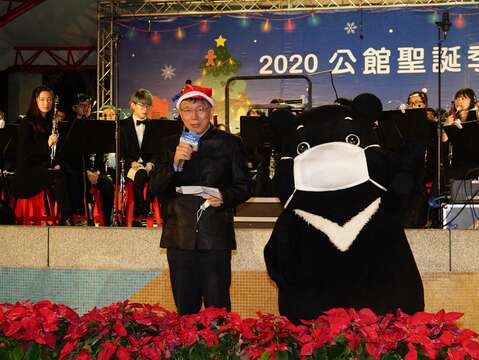 公館聖誕季-市長與熊讚_劉佳雯攝_自來水園區