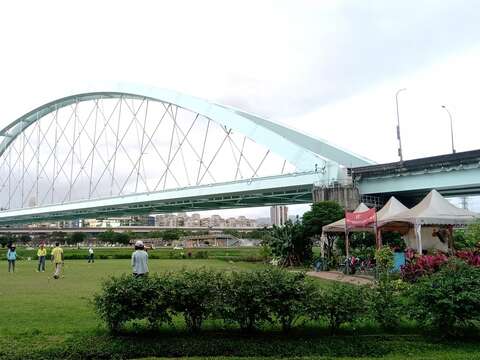 麥帥二橋鋼構油漆防蝕塗裝改善工程施工後照片-橋拱