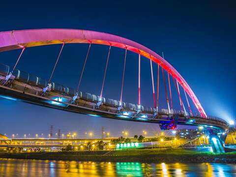 彩虹橋已是各路攝影好手拍攝夜景首選