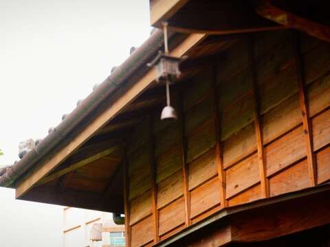 「輪番所」的屋頂架構採用傳統日式屋架系統所構成。