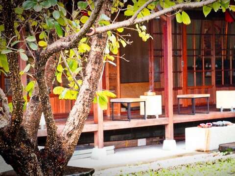 「輪番所」與日式木造住宅的建築結構相似，展現出日式建築的風格。