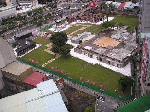 2011年5月由臺北市政府工務局公園路燈工程管理處開始針對西本願寺建築群進行整修及簡易綠美化。(照片來源：公園處配合科)