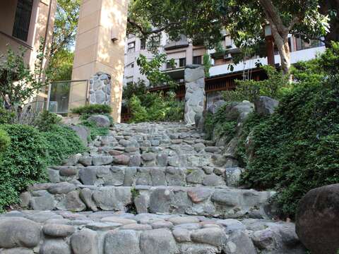 「天狗庵」所留存下來的這道卵石階梯已超過120年歷史