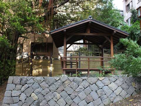 「天狗庵」遺址內涼亭之一(近照)