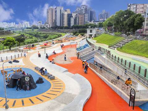 「道南河濱公園恆光橋下共融式遊戲場」榮獲2020「台灣景觀大賞」特殊主題類佳作獎之殊榮