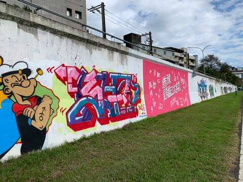 北市河濱公園的7處堤壁塗鴉區 已塗刷完畢