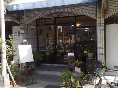 一家麵包店的遠望＼劉克襄