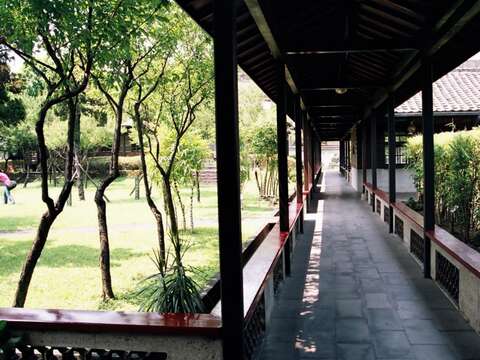 木製迴廊可讓遊客駐足休憩一下