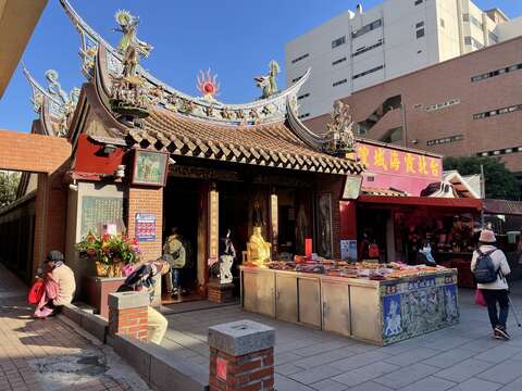 Visit Dadaocheng Park and Learn More about the Neighborhood’s History