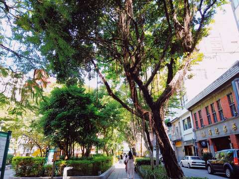 Visit Dadaocheng Park and Learn More about the Neighborhood’s History