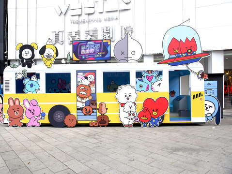 「西門PLAY樂購町」宇宙明星BT21「世界巡迴之旅」旅遊巴士-角色大集合