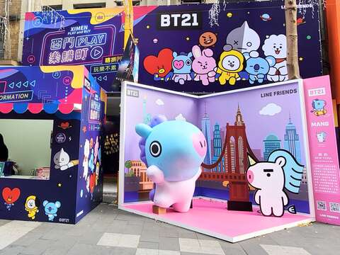「西門PLAY樂購町」宇宙明星BT21「世界巡迴之旅」服務台及紐約站