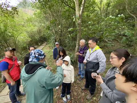 吳加雄博士現場解說棲地環境
