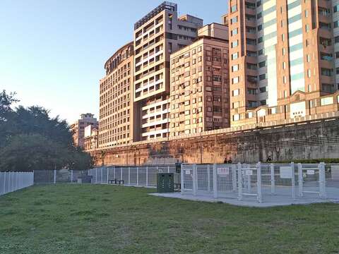 New Dog Exercise Field at Guting Riverside Park Opens to the Public