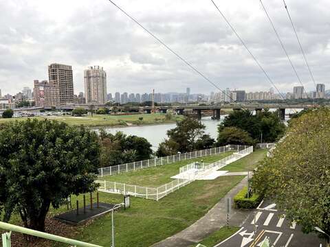 New Dog Exercise Field at Guting Riverside Park Opens to the Public