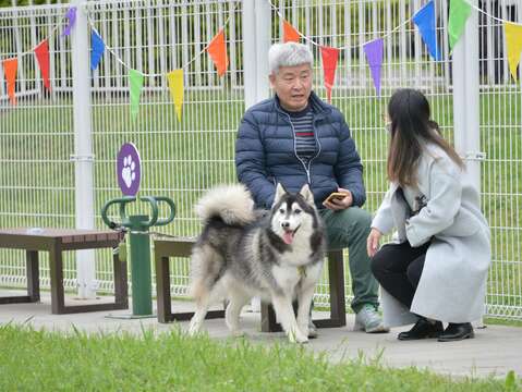 New Dog Exercise Field at Guting Riverside Park Opens to the Public