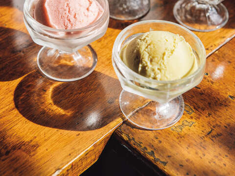 雪王氷淇淋は一般的なイチゴ味から独特な豚足味など様々なアイスの開発に取り組み、多くのお客さんに新しい味わいを提供しています。(写真/Samil Kuo)