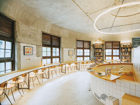 Transformed from an old bathhouse, Not Just Library keeps the original semi-circle bath as seats for visitors. (Photo/Not Just Library)
