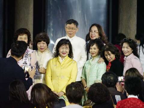 Mayor Attends Runway Show at the Museum of Drinking Water