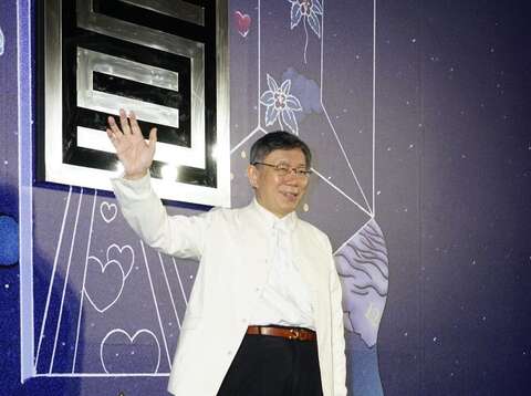 Mayor Attends Runway Show at the Museum of Drinking Water