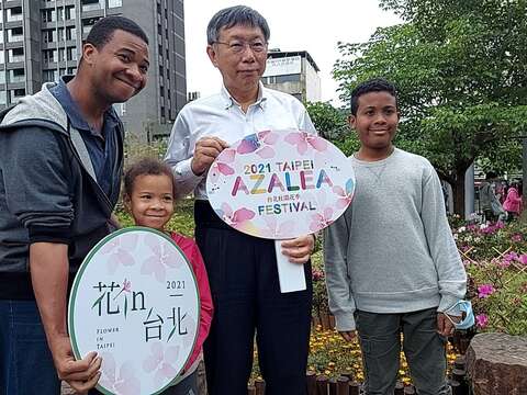 台北杜鵑花季外國朋友也來參加