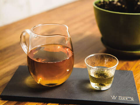 Wangtea Lab provides a wide range of tea options for guests to try, with different blending and roasting levels.