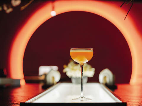 Sipping on a cocktail made with Tieguanyin and honey, you will notice a distinct aftertaste of tea.