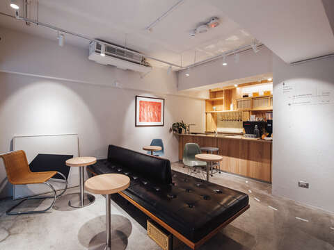 Daily by Draft Land has open, casual spaces for enjoying drinks.