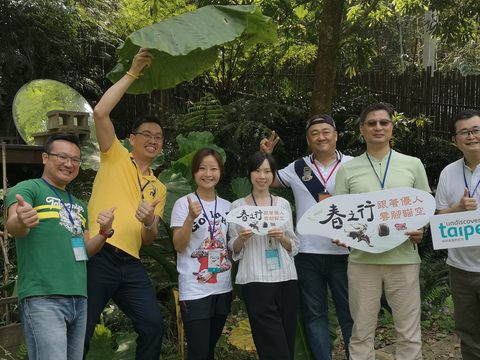 貓空秘境之一優人神鼓山上劇場（民眾在劇場自拍）