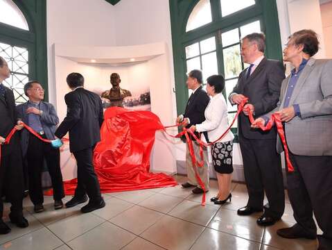 Restored Bronze Bust of William Burton Unveiled at Taipei Water Park