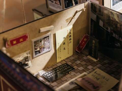 特展展出本局舉辦臺北拾街書寫工作坊成果，由30位學員，各自選擇一條與自身經驗相關的臺北市街道，並製作成獨一無二的策展箱