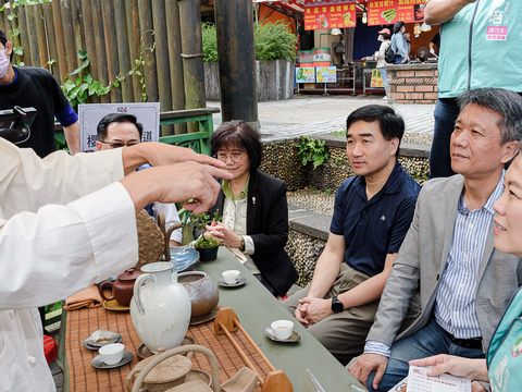 蔡忠南大師親自解說喝茶藝術