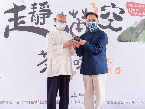 觀傳局敬邀陶藝大師蔡忠南手作陶碗