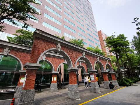 外觀古色古香的馬偕醫院
