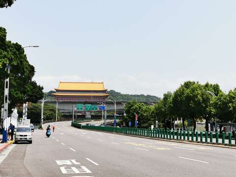如今的中山北路 在日據時期為通往台灣神社(現圓山飯店位置)的敕使街道