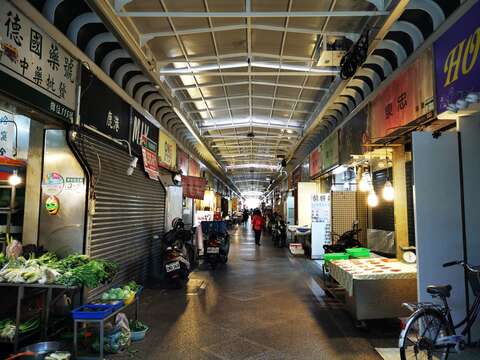 美軍進駐後 晴光市場開始有了舶來品店