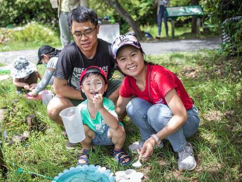 父母與學齡前孩童於關渡自然公園快樂共學