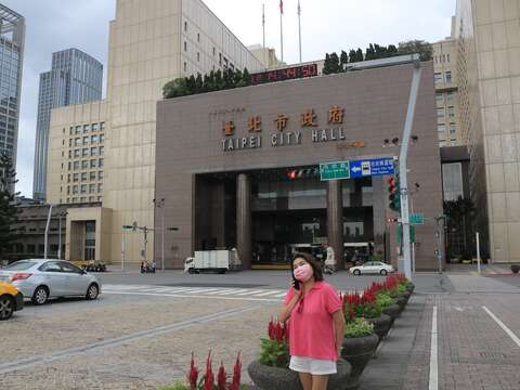 仁愛路的道路終點，於光復後逐次由新生南路累次向東延伸，迄於臺北市政府