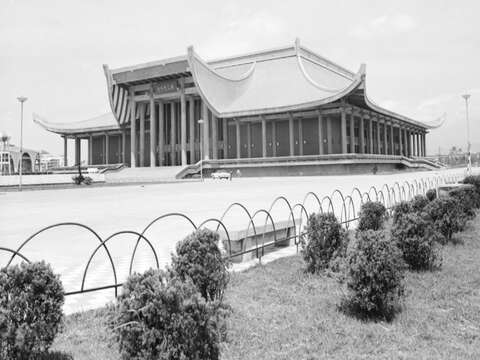 國立國父紀念館於1972年落成，並於2019年指定為直轄市定古蹟，為臺灣光復後具代表性的公共建築之一(照片來源：國家文化資料庫識別號0005023582)