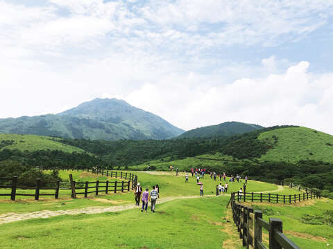 Easy access to mountains and forests is one factor that attracts expats to relocate to Taipei.