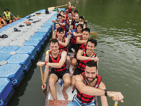 黒潮龍舟隊には、世界各国のドラゴンボート愛好家たちが集結しています。(写真/Samil Kuo)