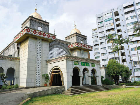 台北清真寺は台湾初のイスラム教の礼拝堂で、ムスリムの人たちが信仰のために訪れる場所です。(写真/YenyiLin)